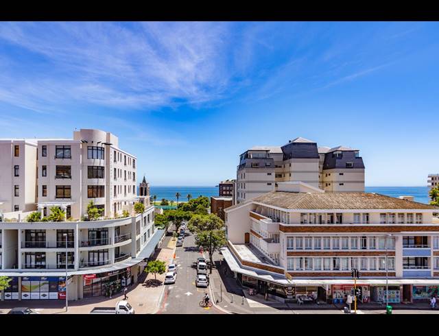 2 BEDROOM APARTMENT TO LET IN SEA POINT